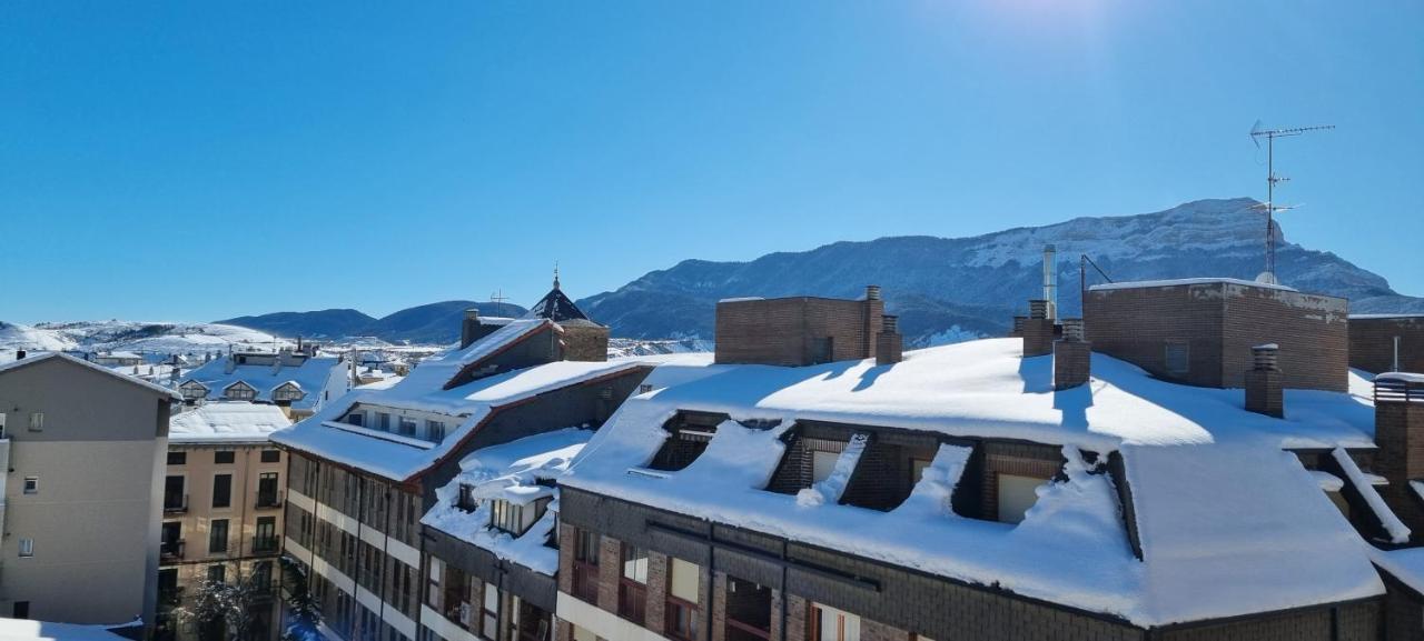 Ferienwohnung Flor De Nieve Jaca Exterior foto